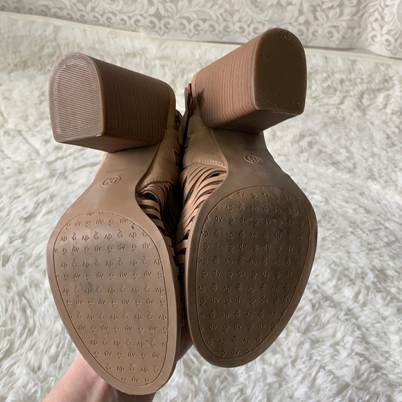 ❌SOLD❌Dolce Vita Alyson Peep Toe Bootie Size 9.5 - Picture 10 of 10